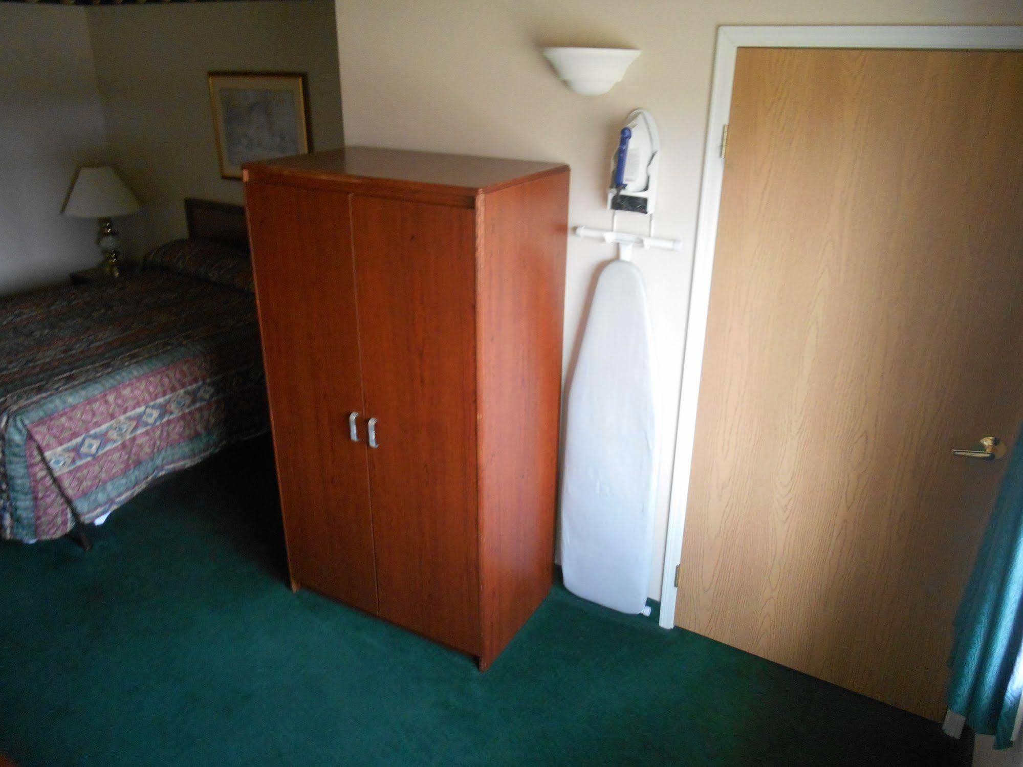Fairbridge Inn And Suites - Miles City Bagian luar foto